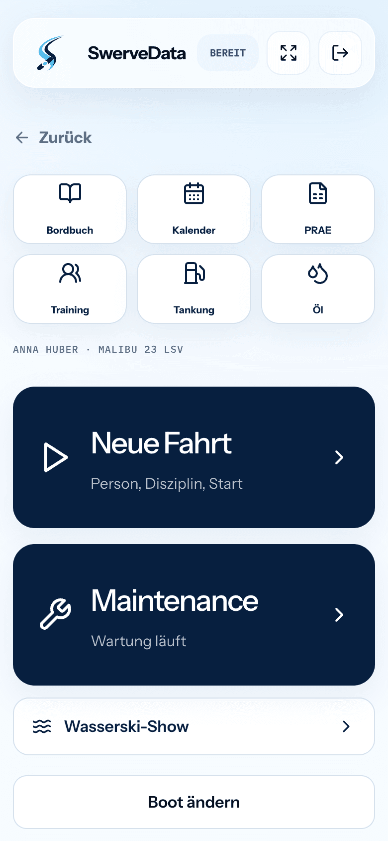 Bordbuch der Trainer-App: Werkzeugleiste mit Bordbuch, Kalender, PRAE, Training, Tankung und Öl, darunter die Knöpfe „Neue Fahrt“ und „Maintenance“
